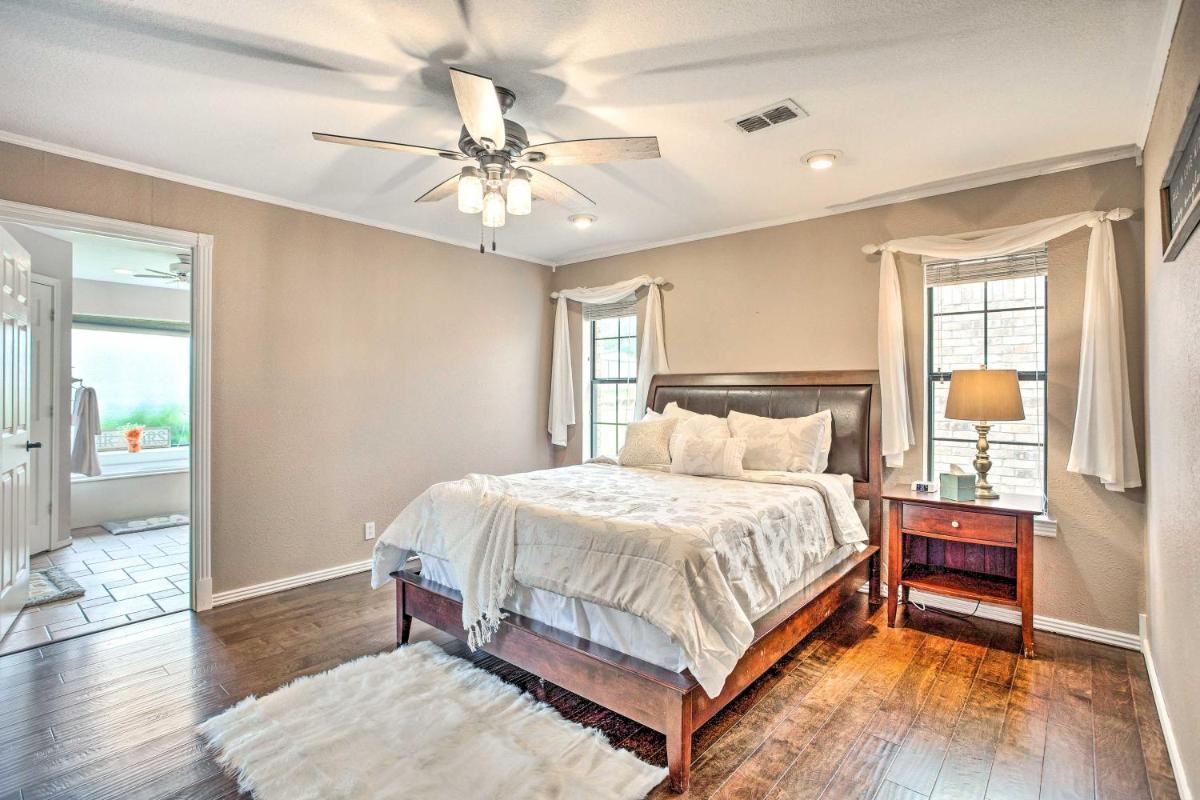 Home with Outdoor Oasis, 16 Miles to Lake Fun - Housity