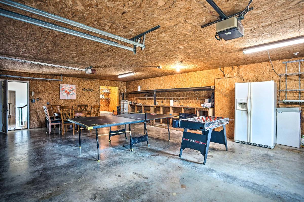 Home with Outdoor Oasis, 16 Miles to Lake Fun - Housity