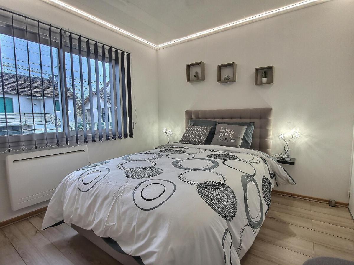 Chalet ( Paris , Disneyland ) - Housity