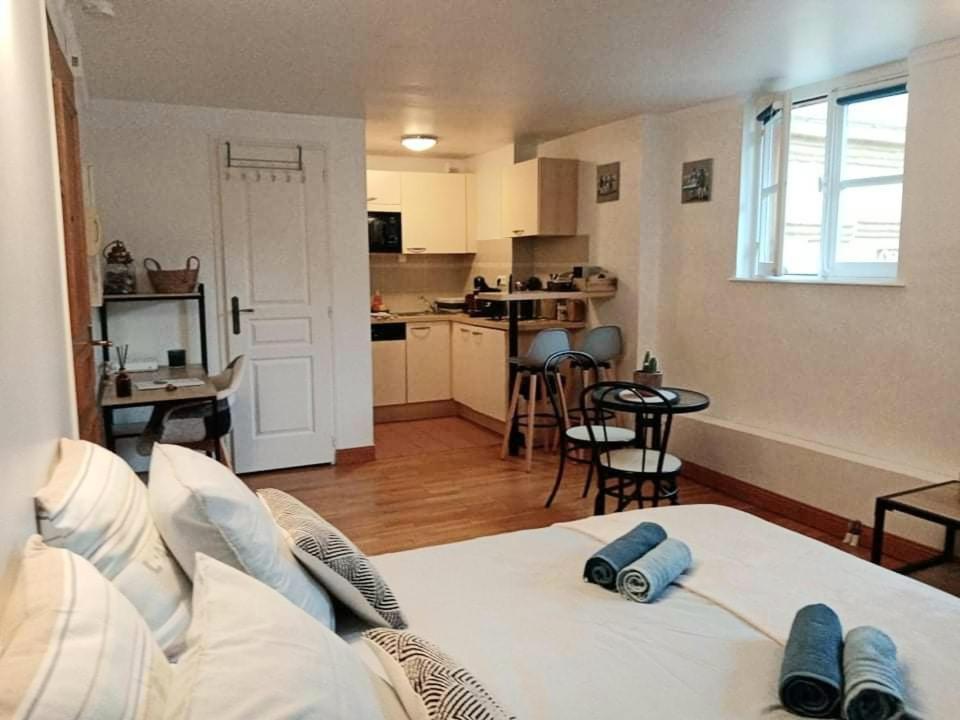 La Vicomté - Quai Henri IV - WIFI gratuit - Hizvo