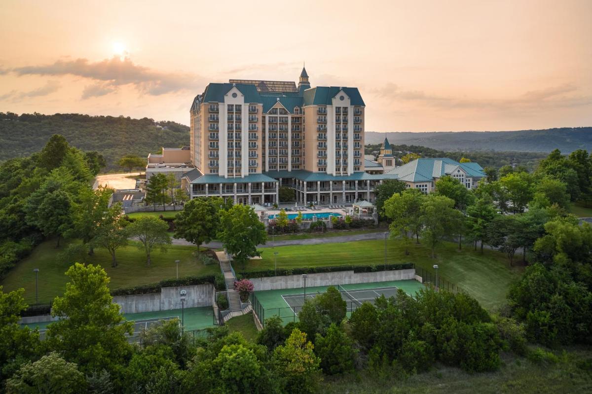 Chateau on the Lake Resort Spa and Convention Center - Housity