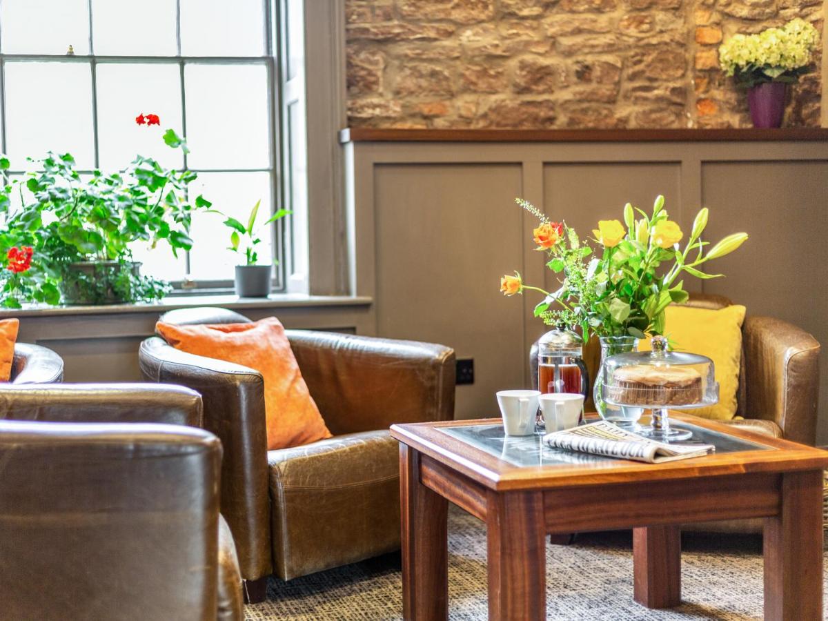 Scotch Arms Mews Bed & Breakfast, Brampton Town Centre, Hadrians Wall - Housity