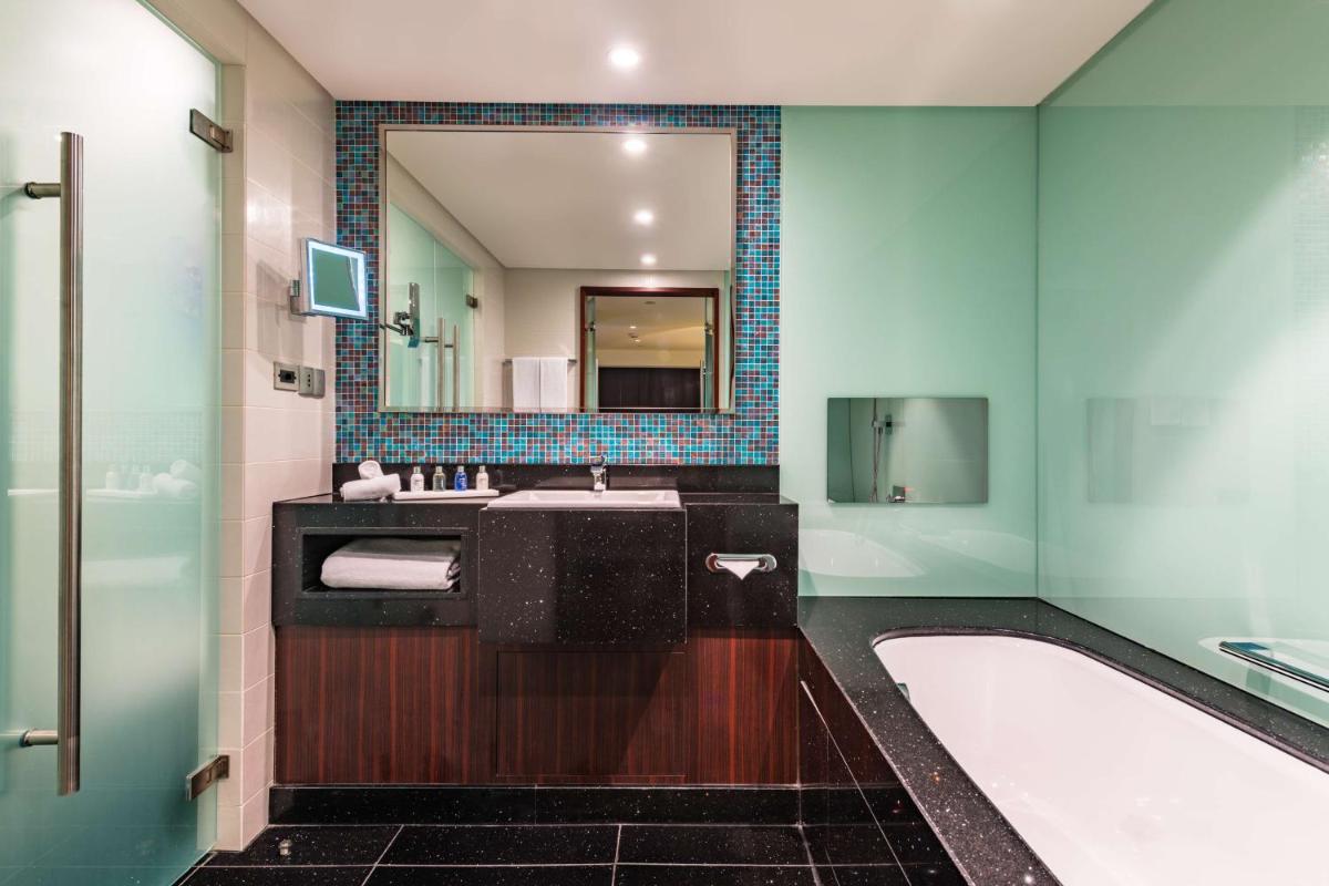Radisson Blu Hotel, Kuwait - Housity