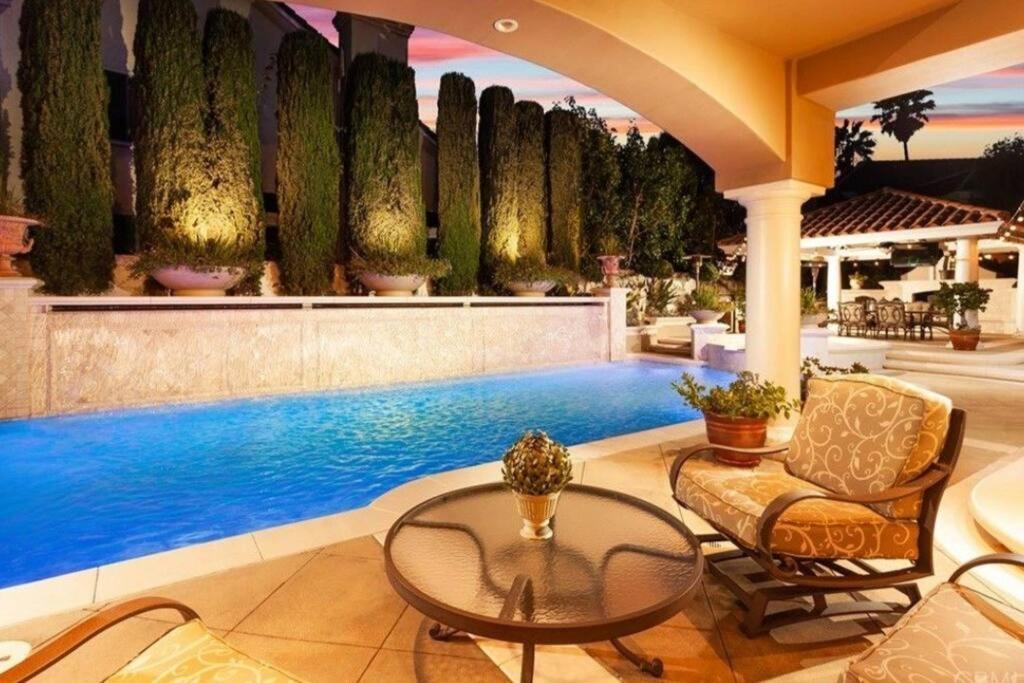 Luxury Villa with Pool, Spa, Fitness & Movie Room - Housity