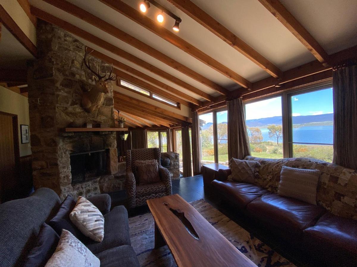 Edzell - 5BR Luxury Home l Amazing Lake Views l Games Room l Tennis Court l WiFi - Housity