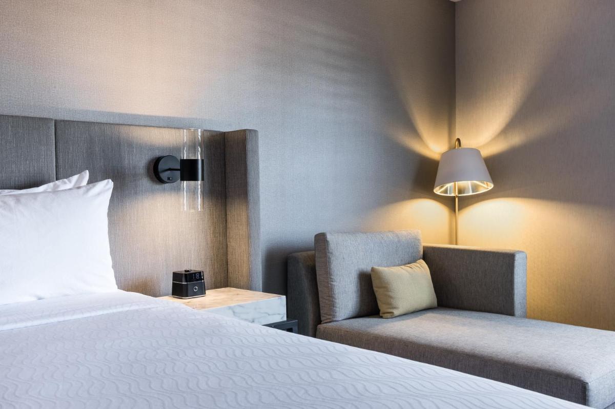 Hotel Indigo Napa Valley, an IHG Hotel - Housity