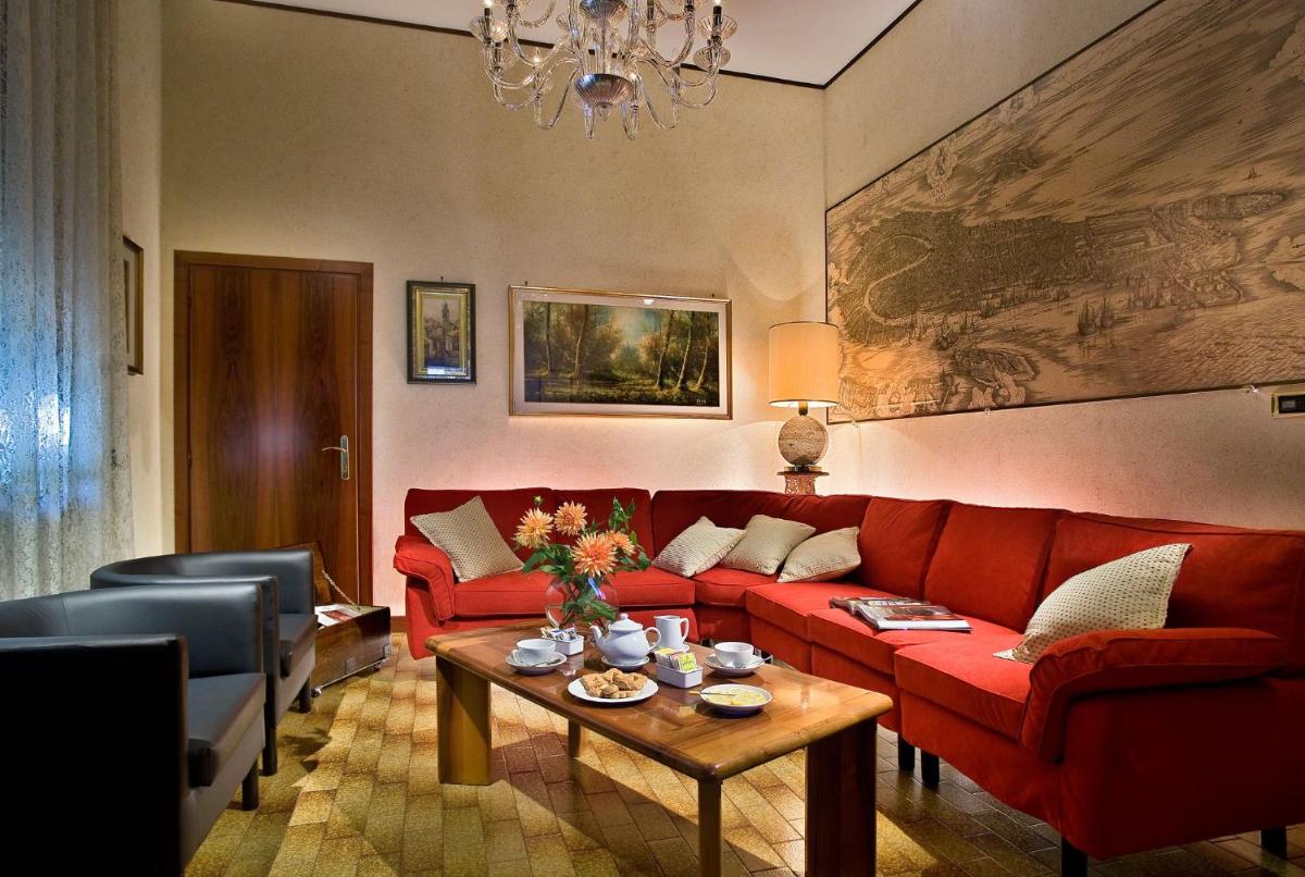 Hotel Autostrada - Housity