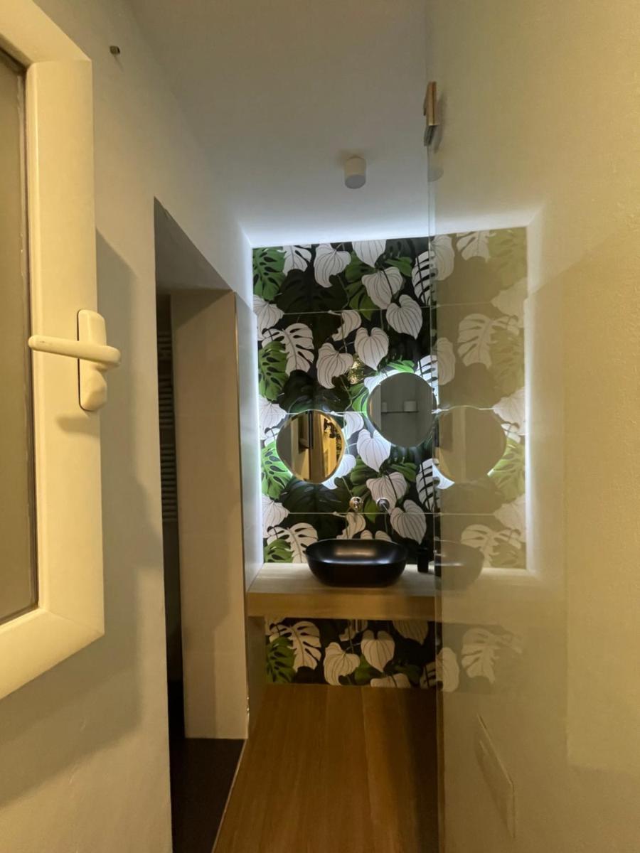SISTERS' HOUSE - Housity