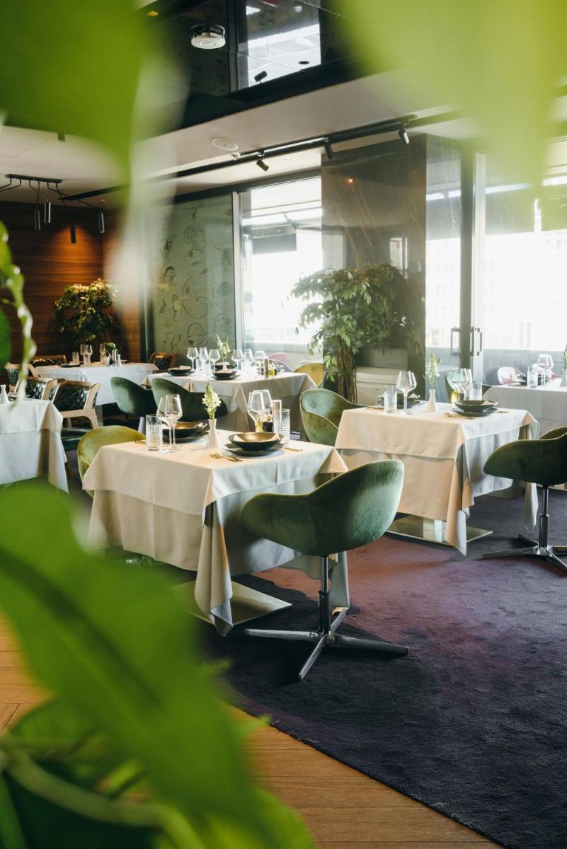 Ambasador Hotel - Housity