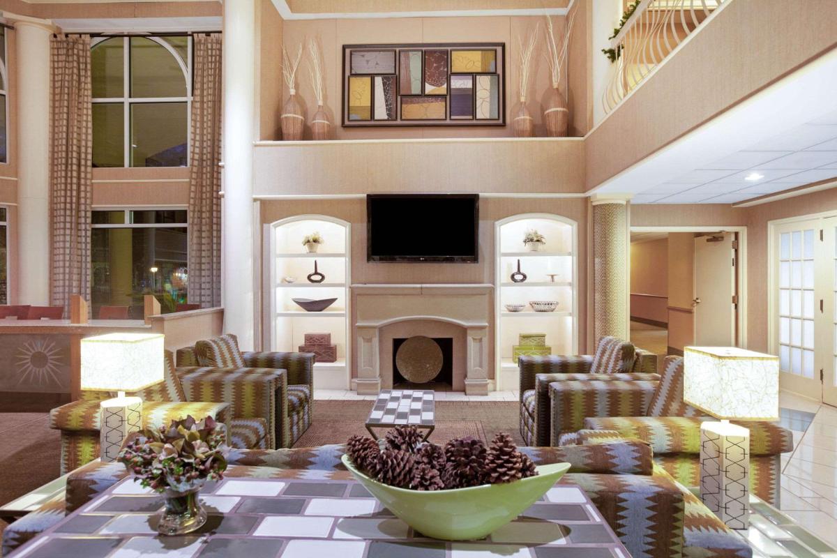 La Quinta by Wyndham Houston Galleria Area - Housity