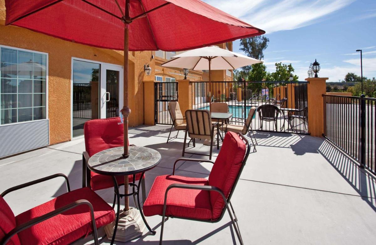 La Quinta by Wyndham Fowler - Housity