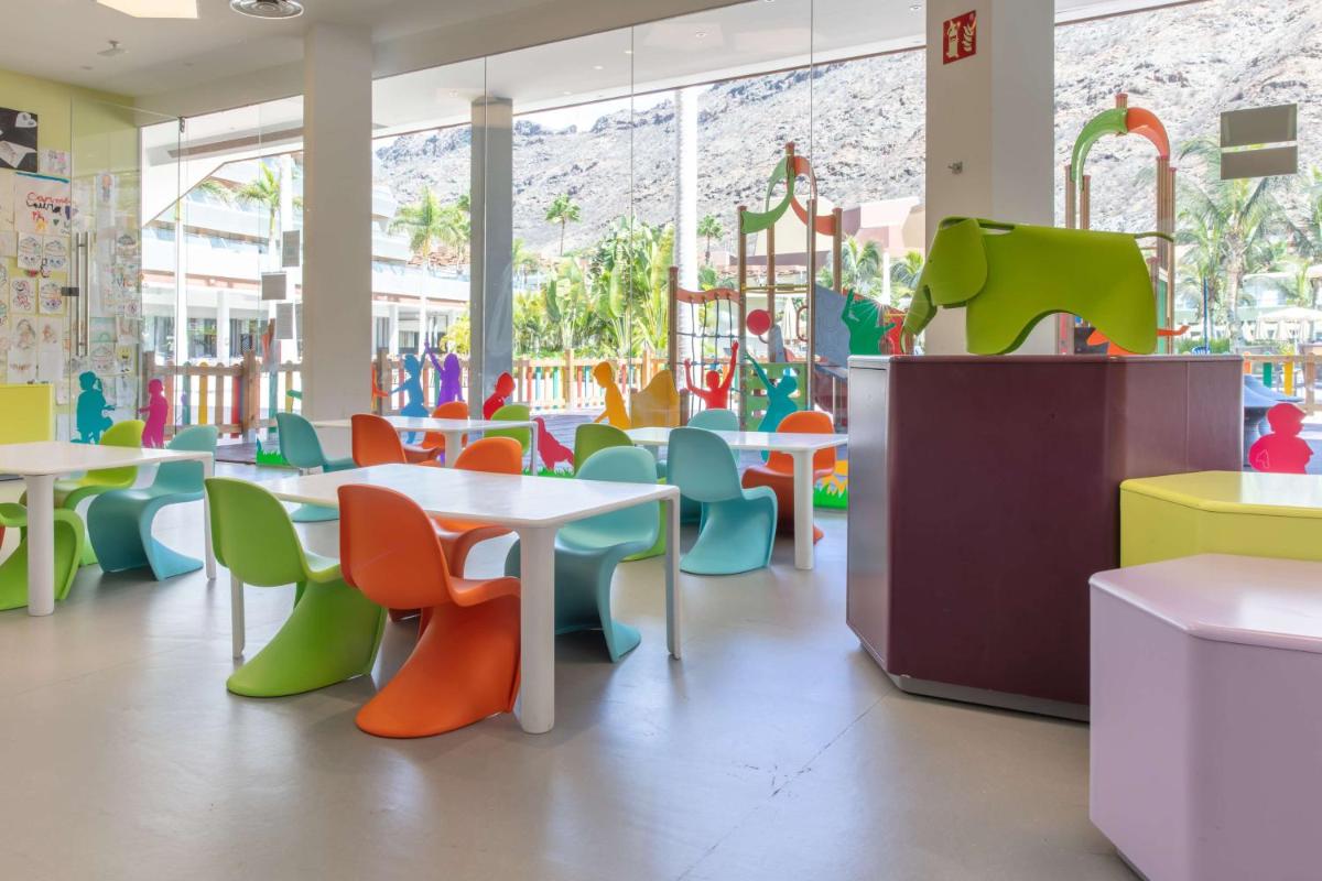 Un restaurante o sitio para comer en Radisson Blu Resort & Spa, Gran Canaria Mogan