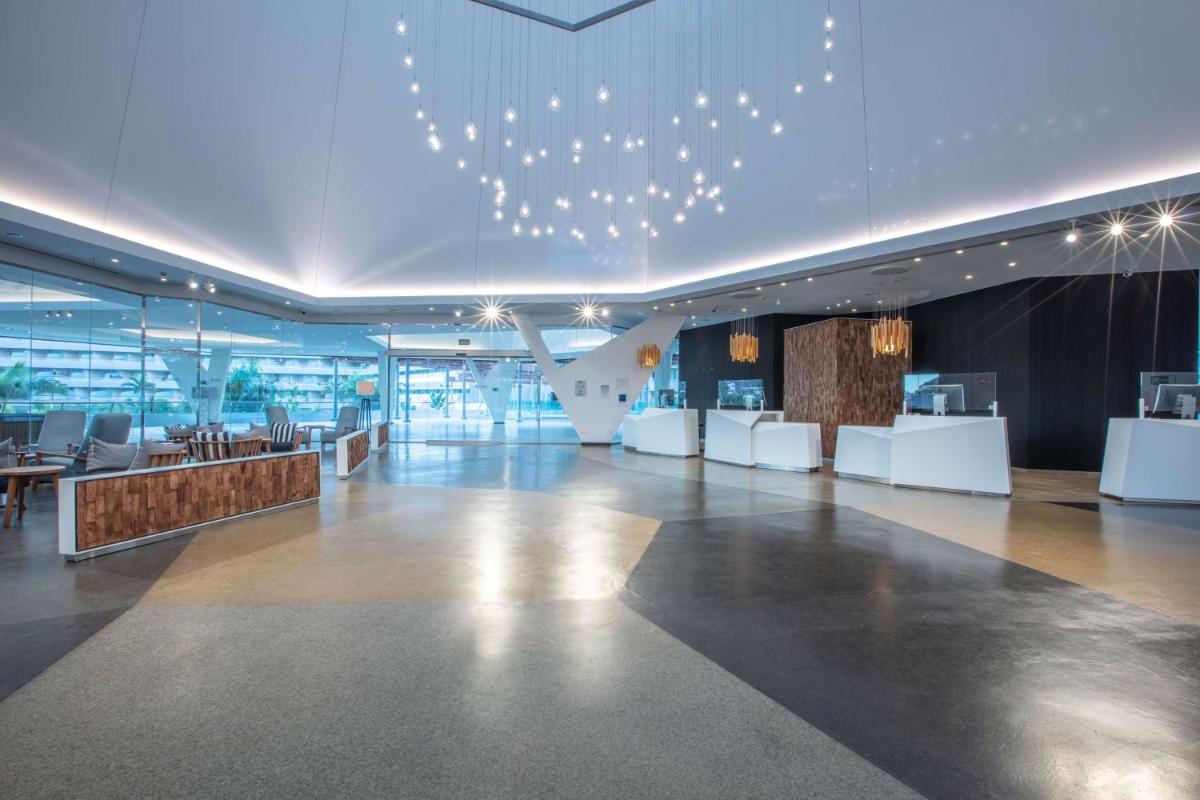 El vestíbulo o zona de recepción de Radisson Blu Resort & Spa, Gran Canaria Mogan