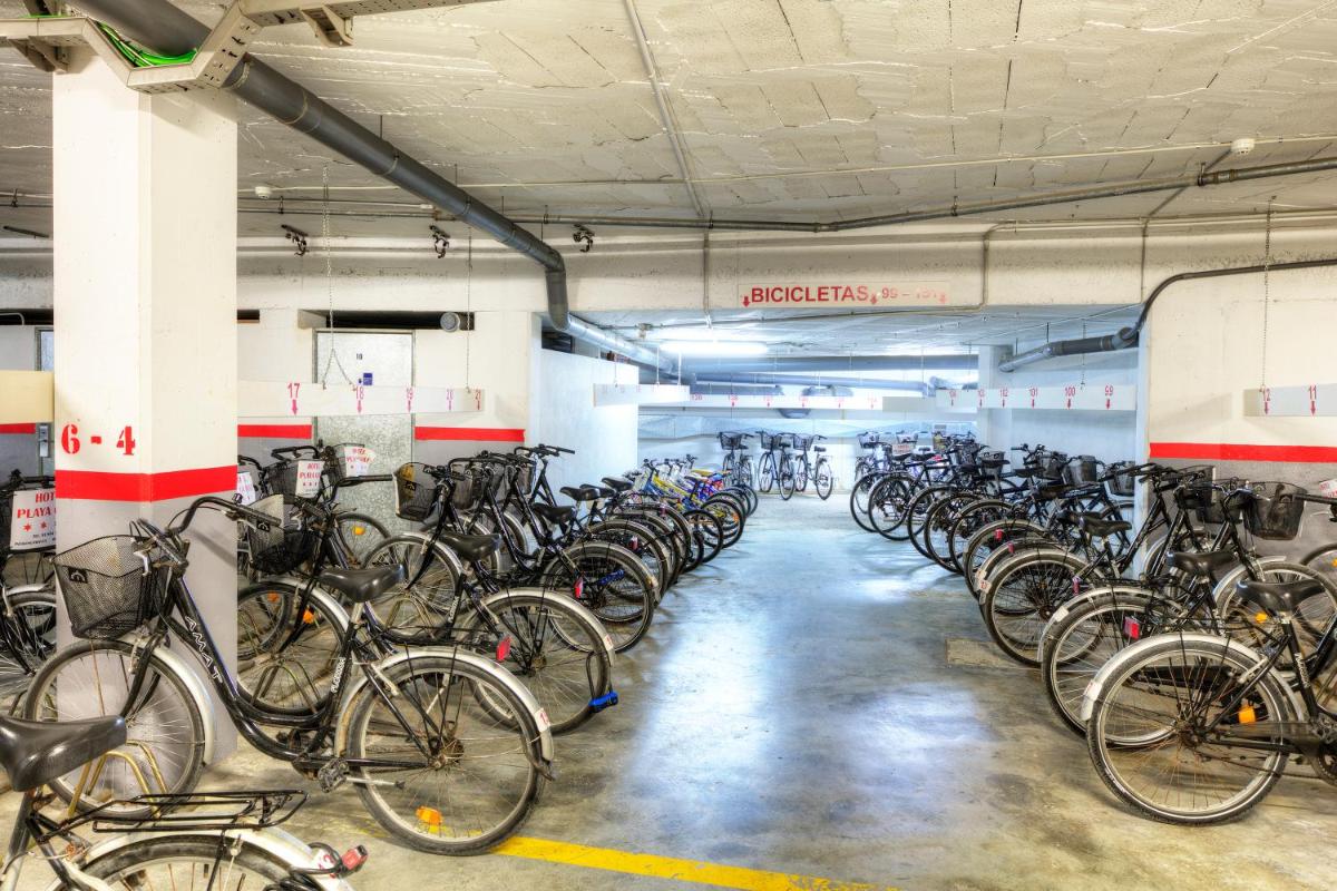 Montar en bicicleta en Sunway Playa Golf & Spa Sitges o alrededores