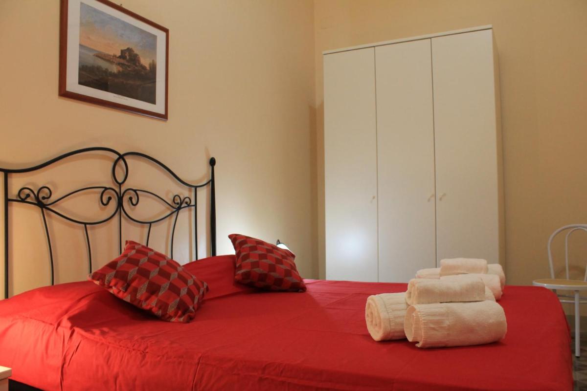 Adelfes Apartments - Housity