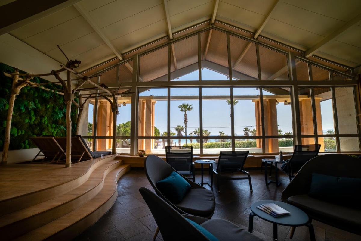 Coin salon dans l'établissement Mercure Thalasso & Spa Port Fréjus