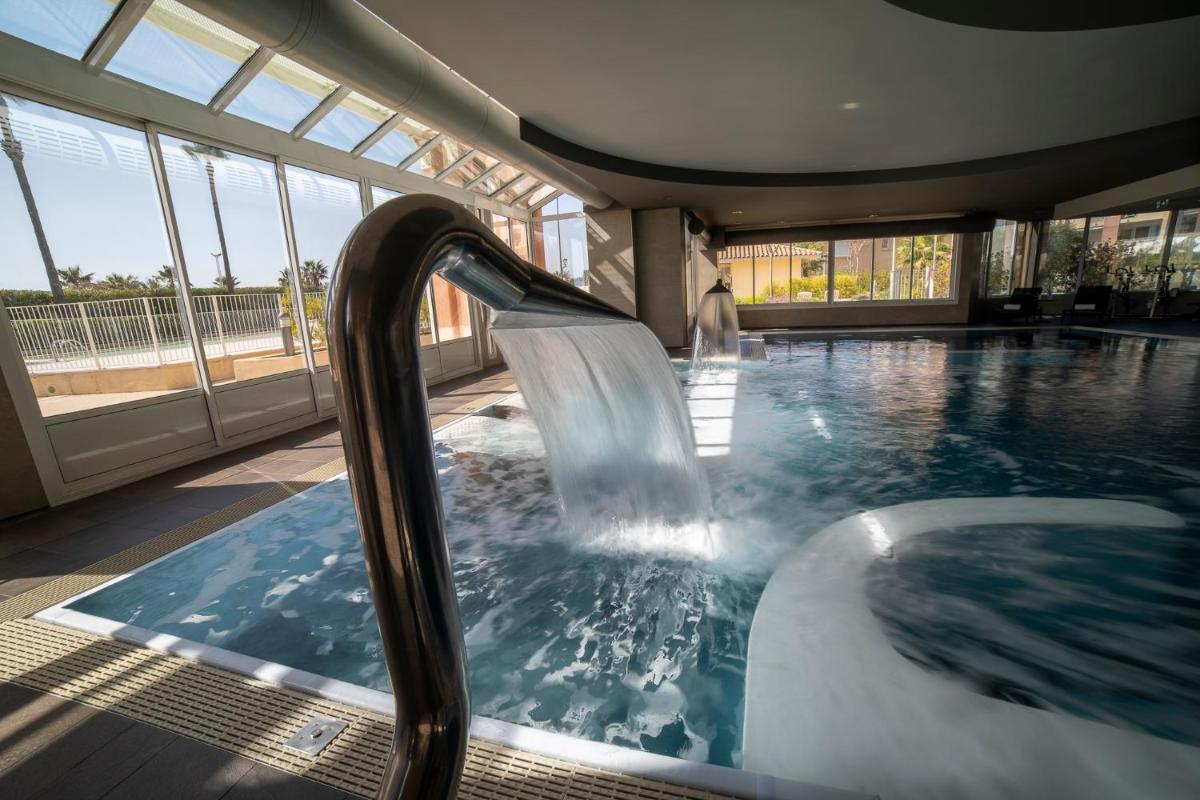 Piscine de l'établissement Mercure Thalasso & Spa Port Fréjus ou située à proximité