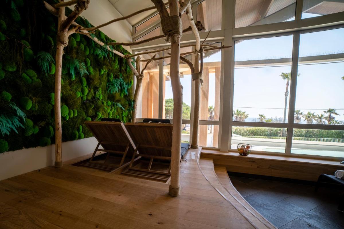 Coin salon dans l'établissement Mercure Thalasso & Spa Port Fréjus