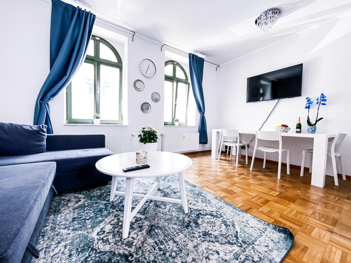 Zentraler Altbau am Clara-Zetkin-Park, RB-Arena um die Ecke, Netflix inklusive - Housity