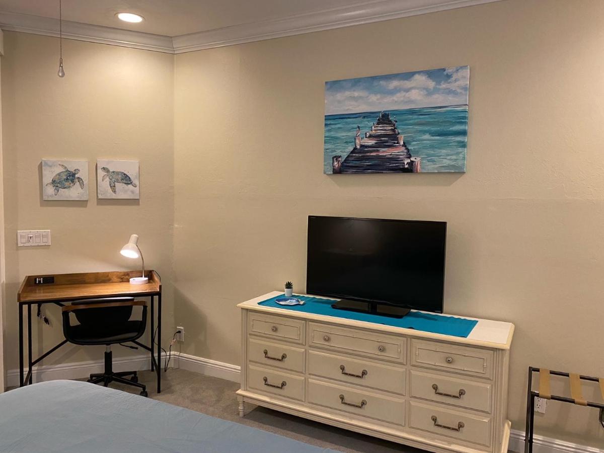 Paradise Found - Private Oasis with Heated Pool on Marco Island - Housity