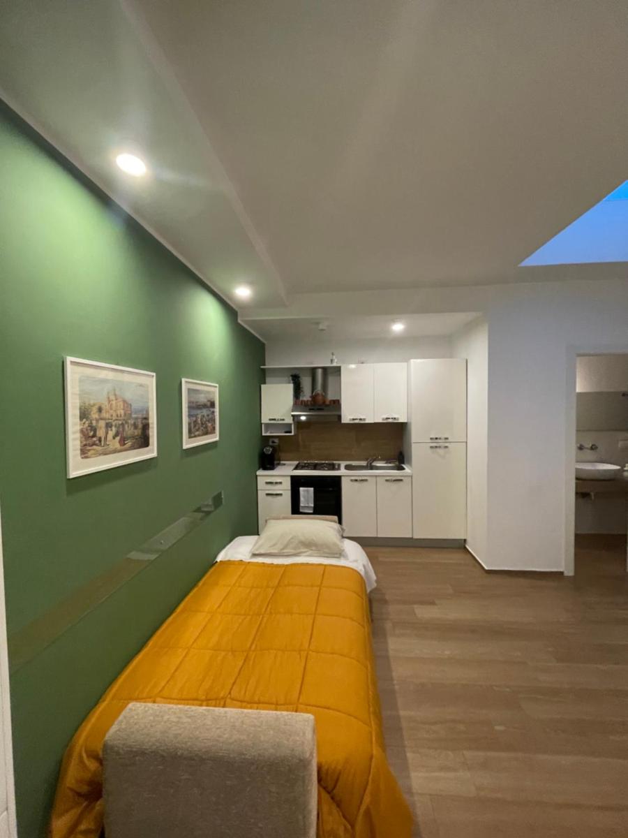 SISTERS' HOUSE - Housity