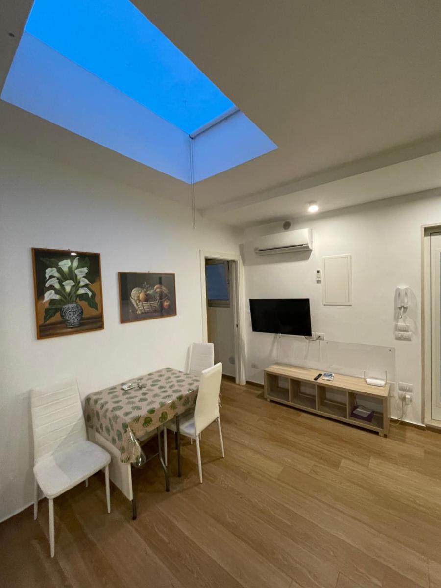 SISTERS' HOUSE - Housity