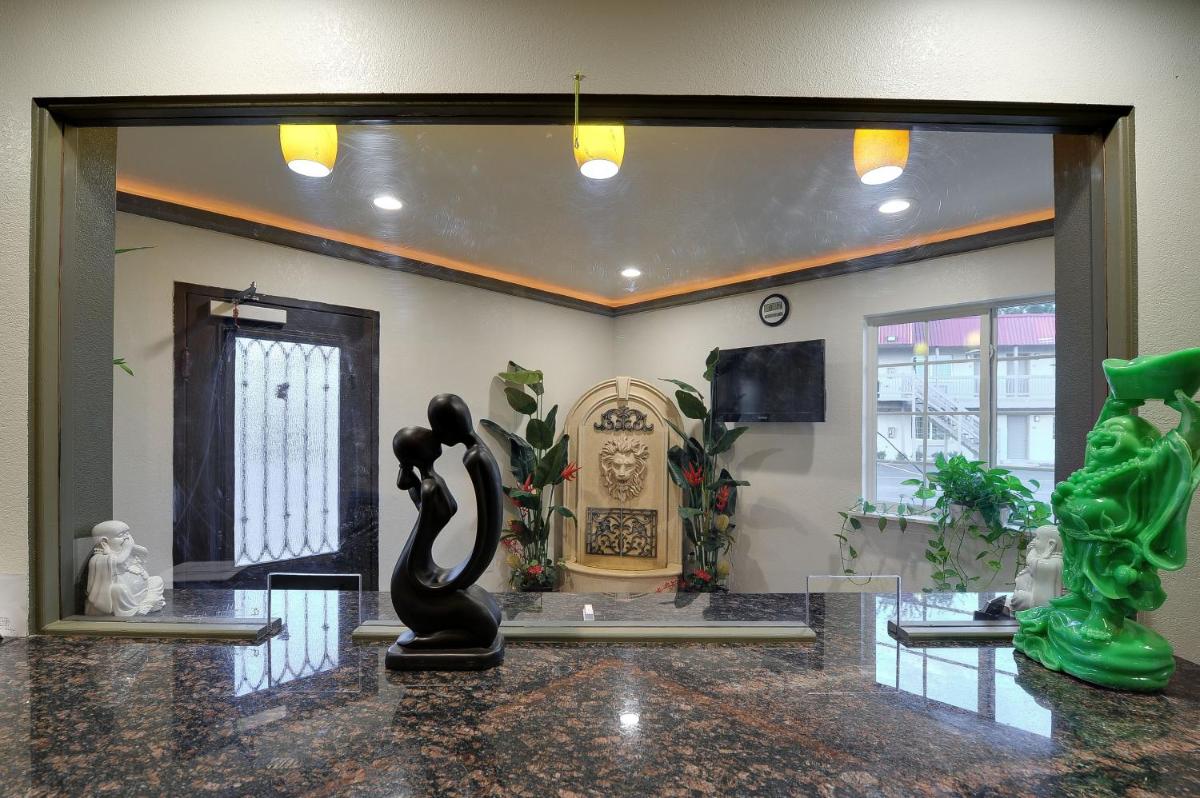 Romantic Inn & Suites - Housity