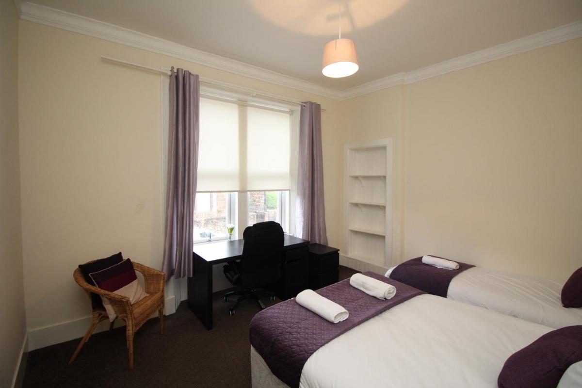 2 bed flat, Cambuslang, Glasgow, free parking - Housity