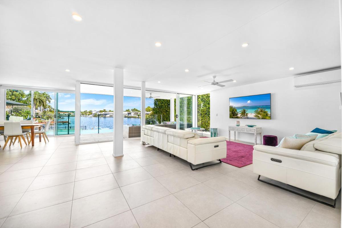 Noosa Waters Luxury Waterfront - Housity