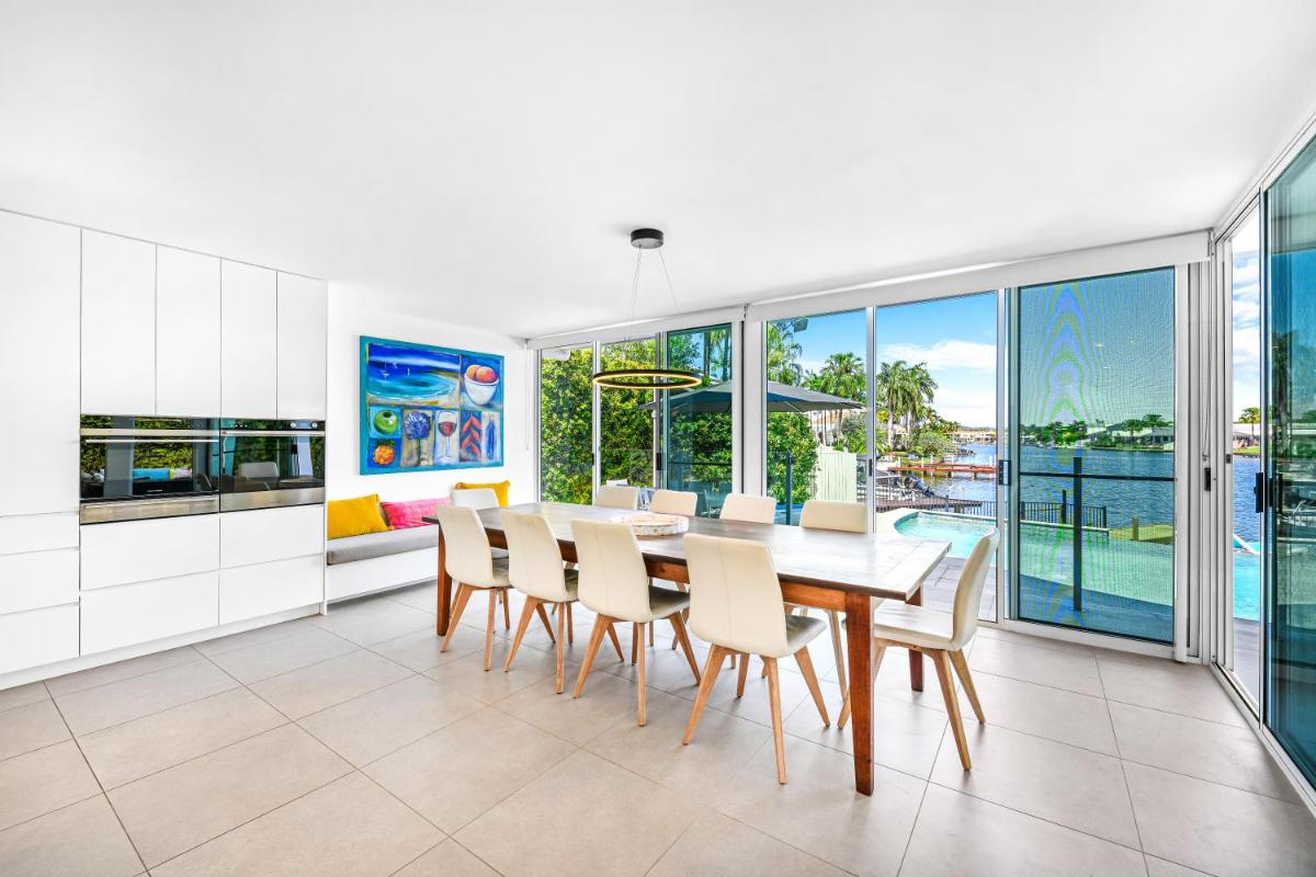 Noosa Waters Luxury Waterfront - Housity