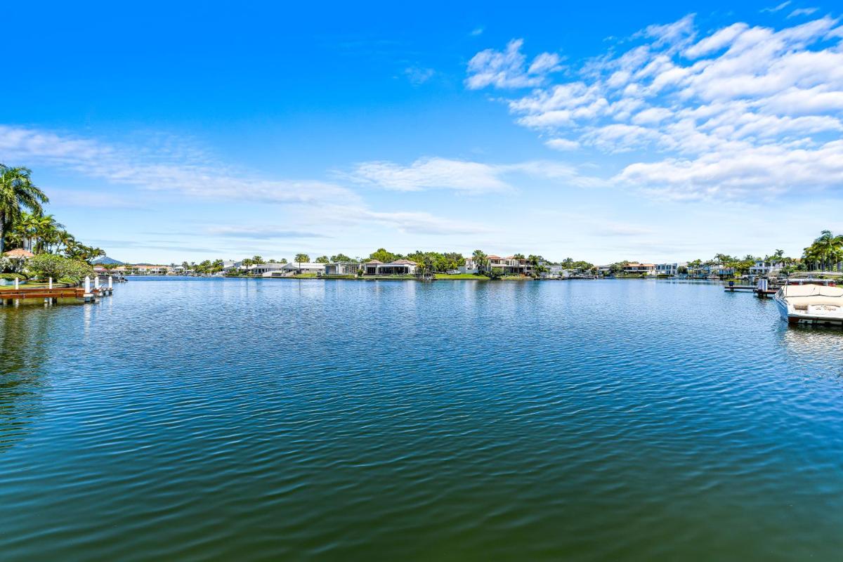 Noosa Waters Luxury Waterfront - Housity