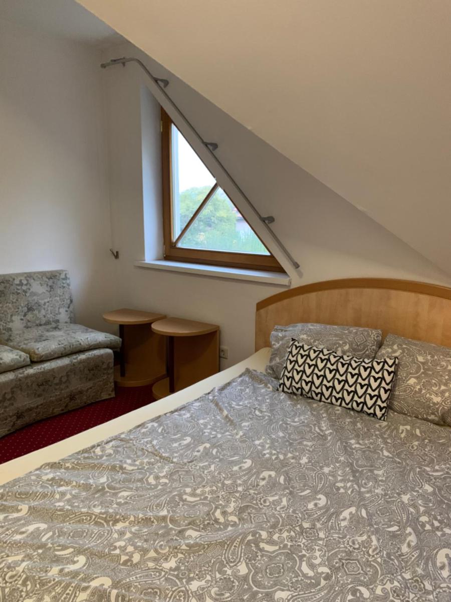 Tolles Ferienhaus mit Verbindungsgang zur Sonnentherme und eigenem Garten - Housity