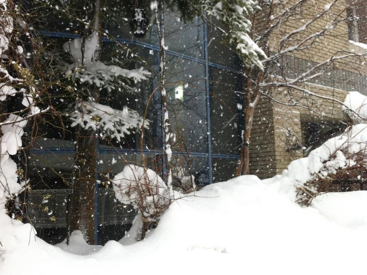 Resort Hotel Front Stage - Housity