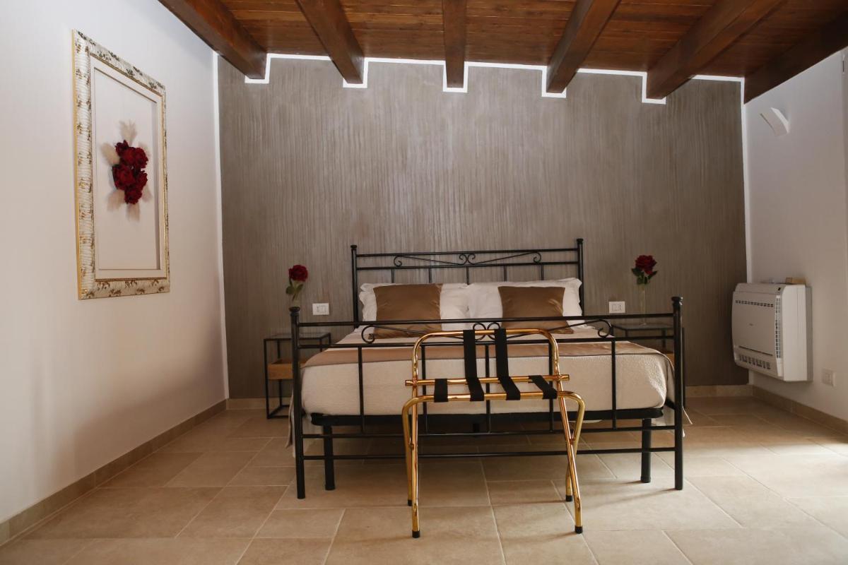 Nel Vicoletto - Housity