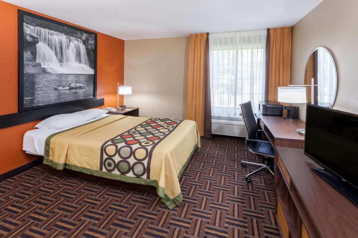 Super 8 by Wyndham Rochester - Housity