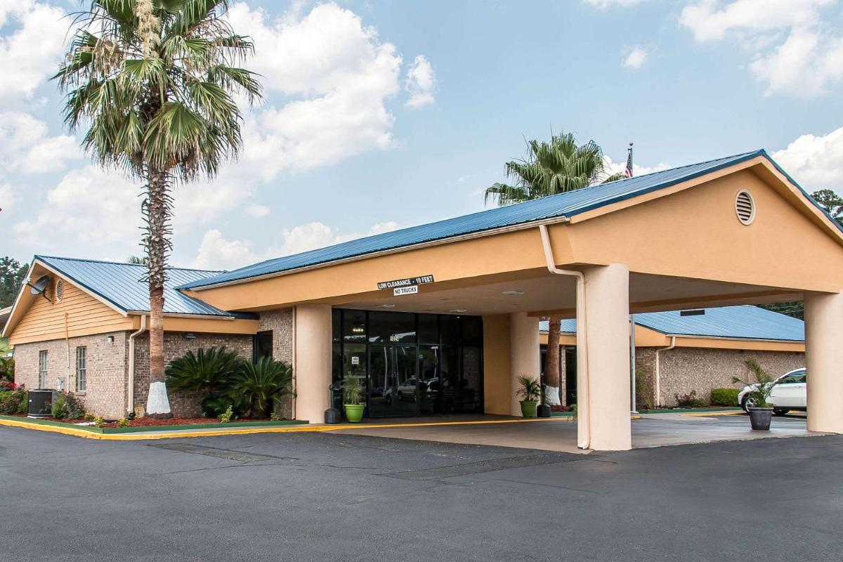 Quality Inn Hinesville - Fort Stewart Area, Kitchenette Rooms - Pool - Guest Laundry - Housity