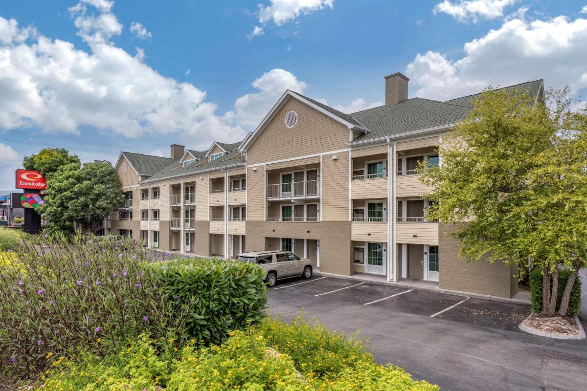 Econo Lodge Pigeon Forge Riverside - Housity