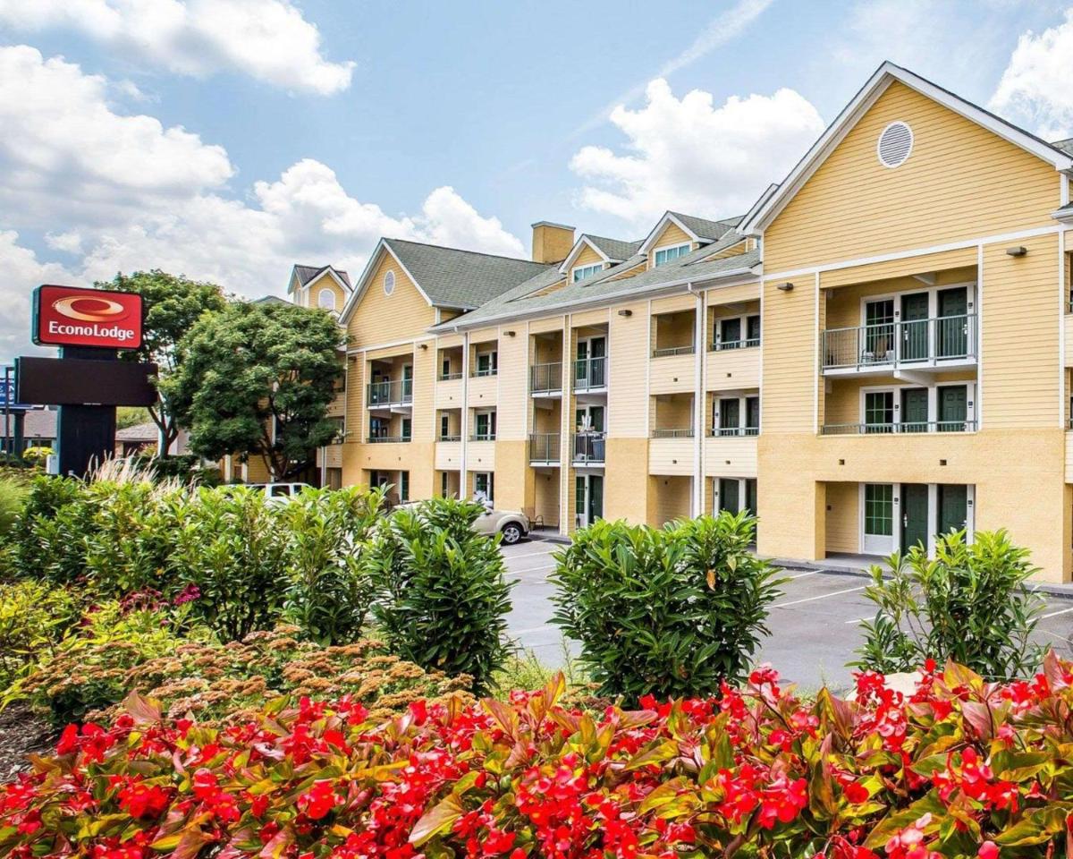 Econo Lodge Pigeon Forge Riverside - Housity