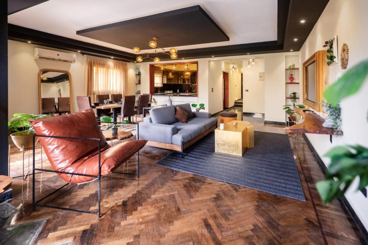 The Bold Parisian House - Steps From The Best Mall in Cairo - Housity