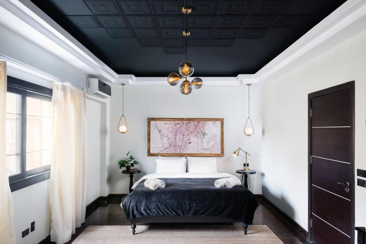 The Bold Parisian House - Steps From The Best Mall in Cairo - Housity