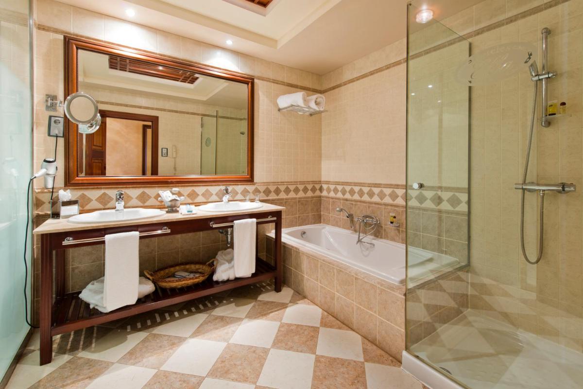 Un baño de Elba Palace Golf Boutique Hotel - Adults Only