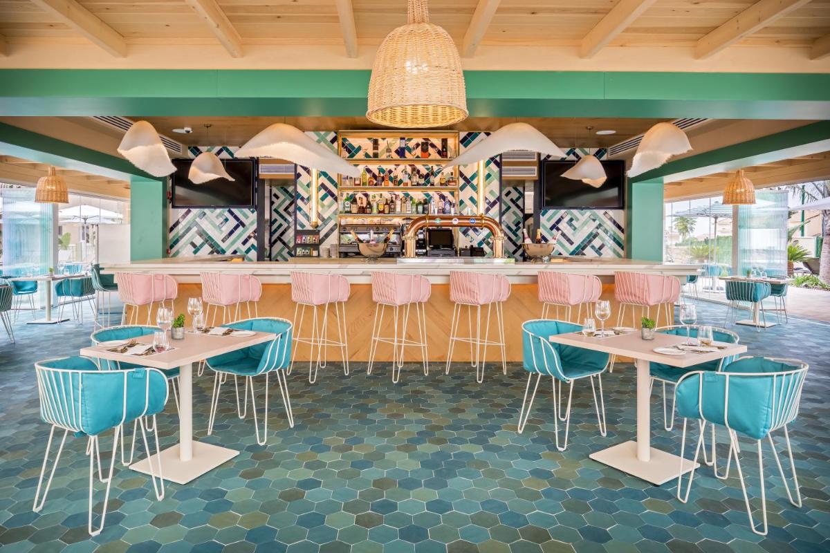 Un restaurante o sitio para comer en Barceló La Nucía Palms
