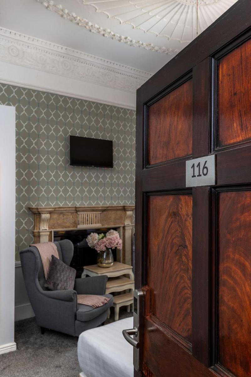 Clifden House by Nina - Housity