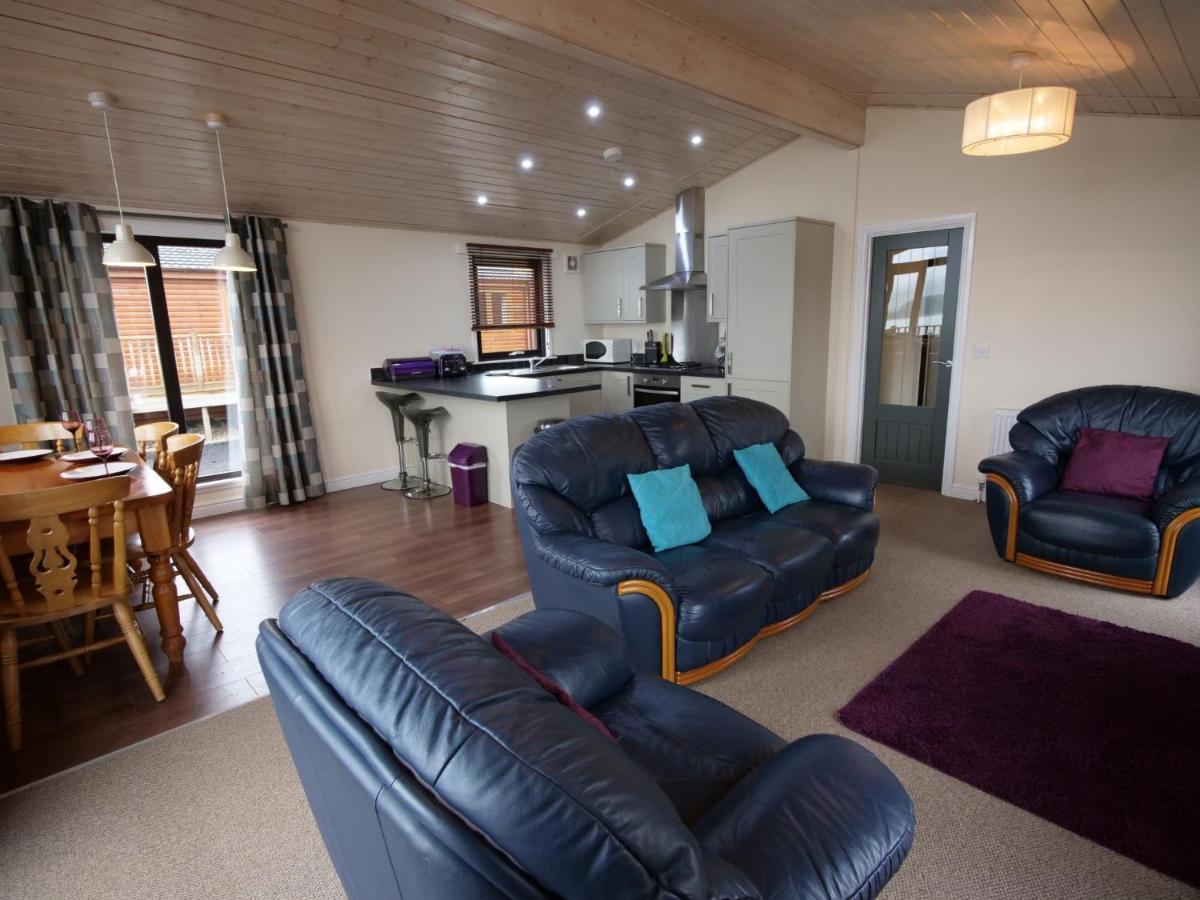 Chalet Loch Leven Lodge by Interhome - Housity