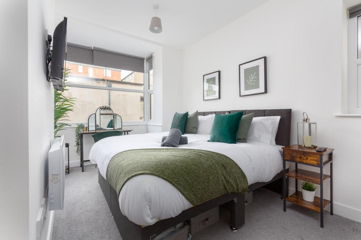 Charles Alexander Short Stay - Charnley House Apartments - Housity