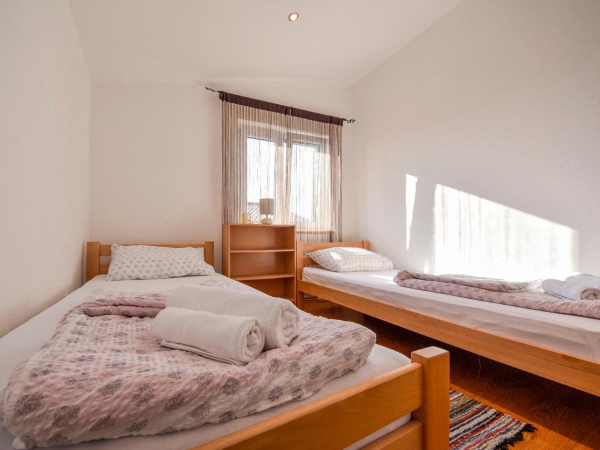 Apartment Angelina-2 by Interhome - Housity