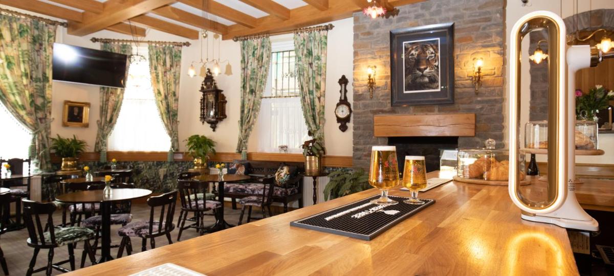 The Tiger Inn - Housity