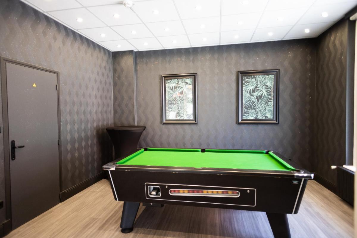 Billard dans l'établissement Hotel Regina & Spa
