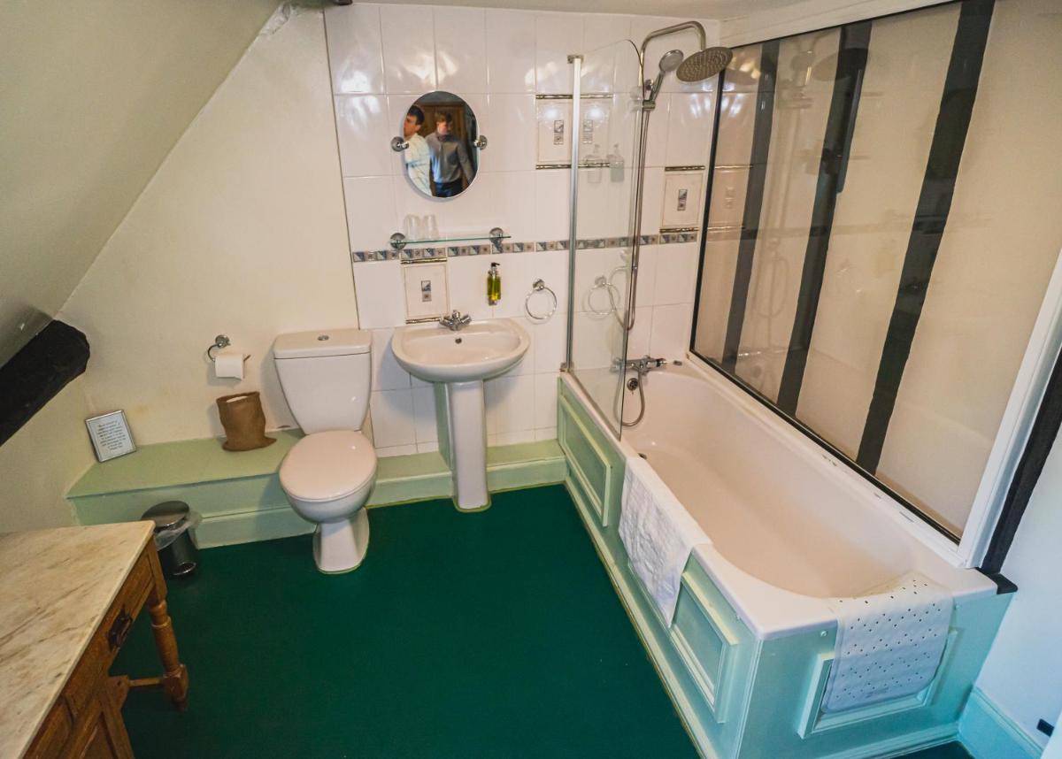 The Mug House Inn - Housity