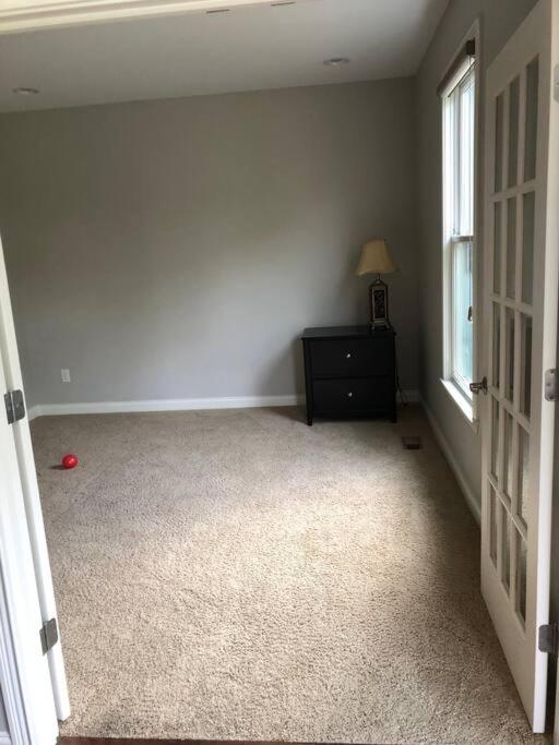 Lakefront view 5 bedroom home with basement - Housity
